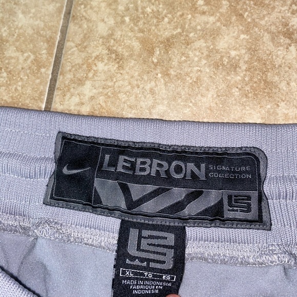 Men’s/ Women’s Clothing - Picture 2 of 2